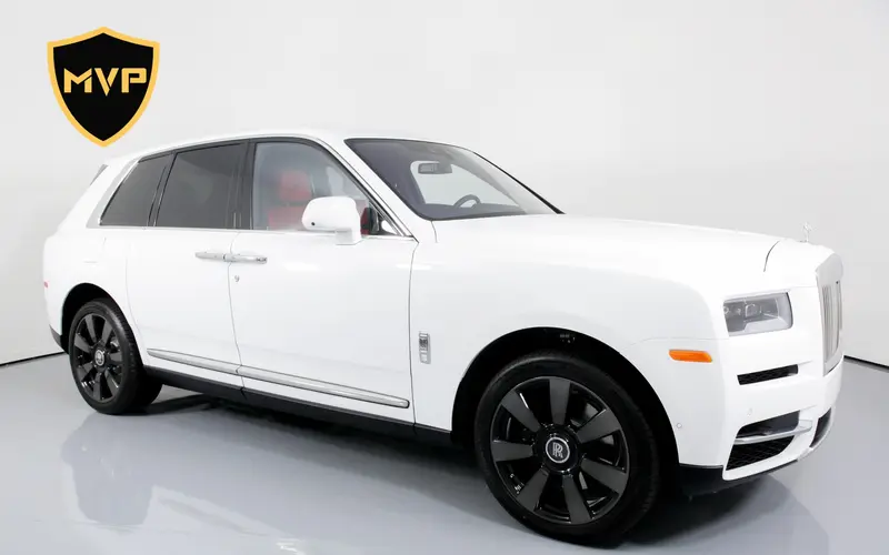 Rolls-Royce rental in Miami: 2024 Rolls-Royce Cullinan