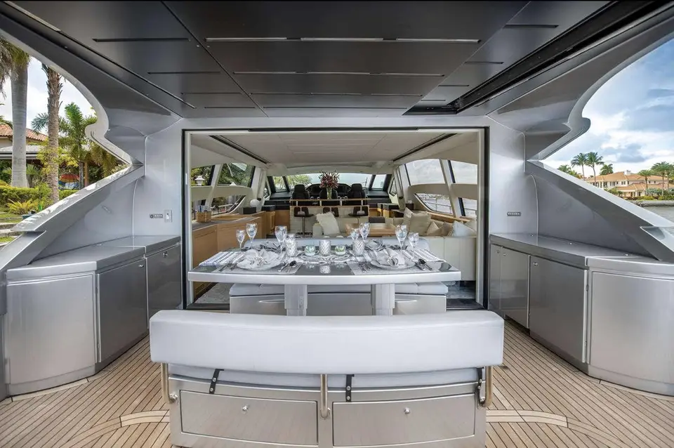 Pershing 82, photo 5